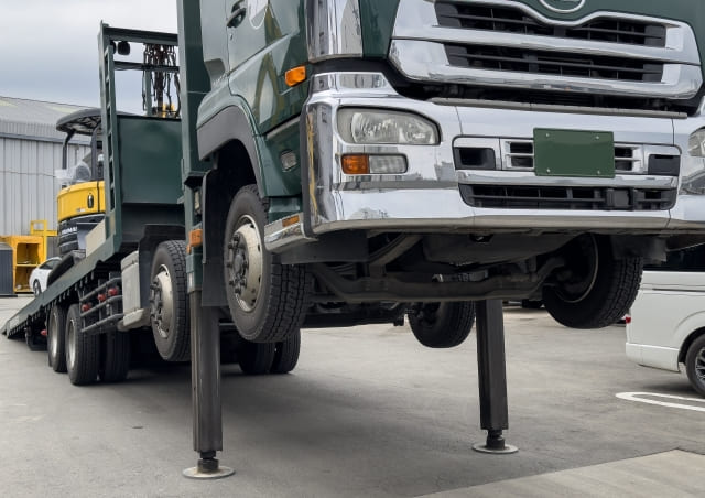 重機運搬の効率を高めるセルフローダー、セルフクレーンの仕組みと特徴